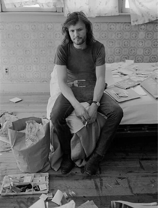 StayHereAndMeme's tweet image. This one hurts…RIP Kris Kristofferson