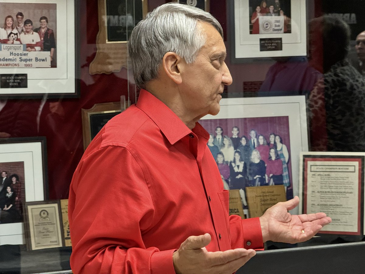 BerriesAlumni's tweet photo. It was my pleasure to lead the Class of 1964 on a tour for their 60th reunion. Special thanks to Lenny Corso & classmates for their role in our Military Wall of Honor! ๐๐ป๐๐ป
#OnceABerryAlwaysABerry ๐ดโซ๐ https://t.co/qVkTpPiuyq