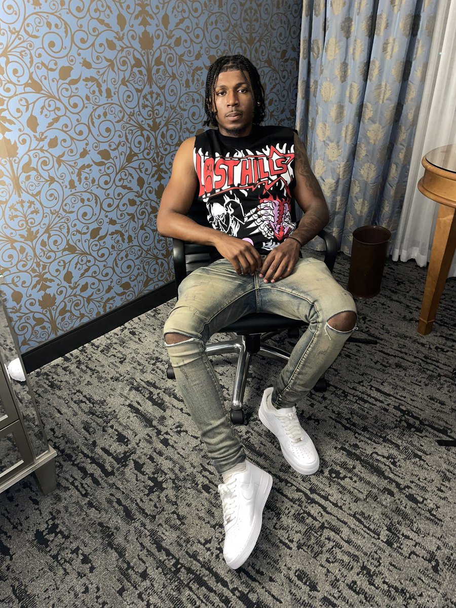 Real stand up🦅
