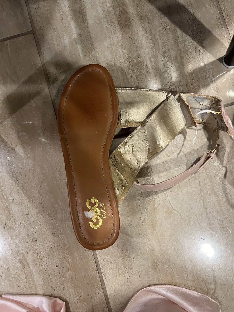 One of my shoes broke while going down the aisle at a wedding. #weddingfails #guess