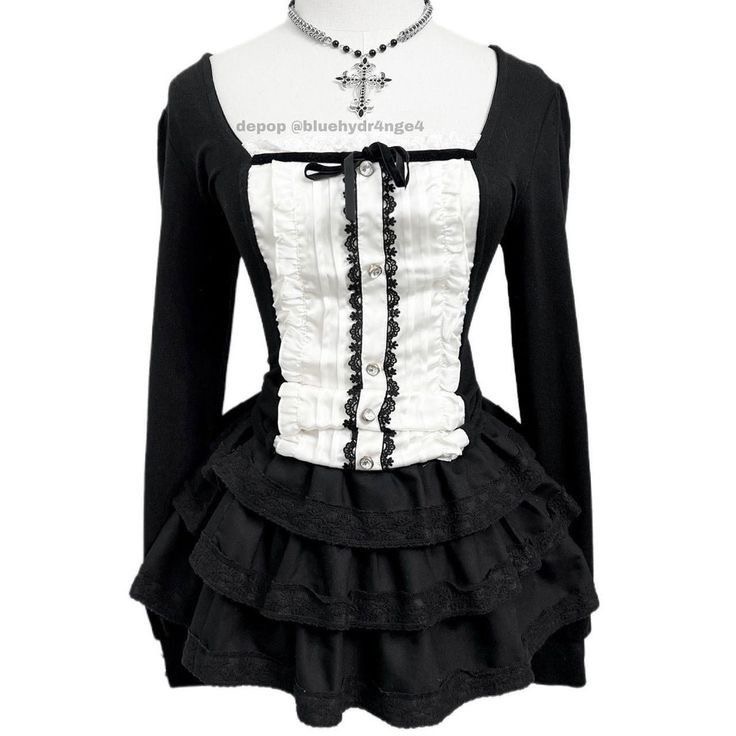 it’s kinda giving piano keys 🎹 

#ROBLOX #design #art #clothes #designer