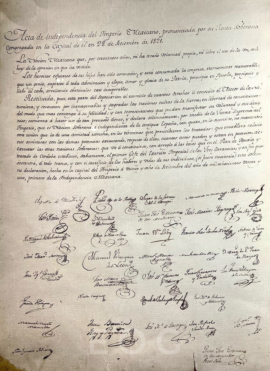 “Acta de independencia del Imperio Mexicano, pronunciada por la Junta Soberana congregada en la Capital el 28 de septiembre de 1821.
La Nación Mexicana que, por trescientos años, ni ha tenido voluntad propia, ni libre uso de la voz, sale hoy de la opresión en que ha vivido.
Los