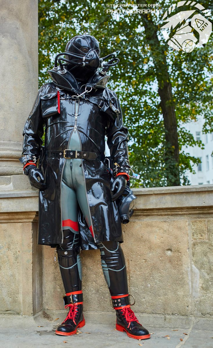 ʟᴀᴛᴏɴᴇx (@latonex) on Twitter photo Drone from another planet 👽
(Even though it was bellow 20°C I was sweating a lot. Perfect attire for winter 😅)
New mask: <a href="/Rubbersfinest/">Rubber's Finest</a>
Coat: <a href="/latexvogue/">LatexVogue</a>
📸: <a href="/StingrayAD/">Stingray After Dark</a> Drone from another planet 👽
(Even though it was bellow 20°C I was sweating a lot. Perfect attire for winter 😅)
New mask: <a href="/Rubbersfinest/">Rubber's Finest</a>
Coat: <a href="/latexvogue/">LatexVogue</a>
📸: <a href="/StingrayAD/">Stingray After Dark</a>