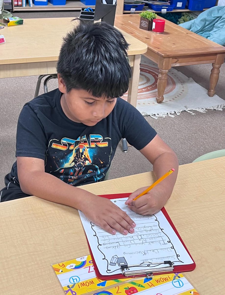 WacoISD's tweet photo. FAREWELL & ADIOS! Lake Air Montessori bilingual students wrote sweet farewell letters in both English & Spanish to WISD Superintendent Dr. Susan Kincannon! Under Dr. Kincannon's leadership, the dual-language & bilingual programs grew to nine elementary campuses! #LeadForResults https://t.co/VgdYeM1Isk