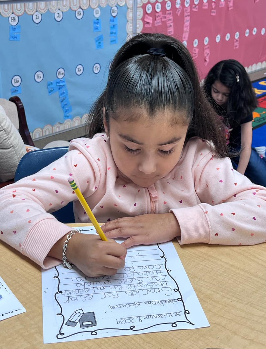 WacoISD's tweet photo. FAREWELL & ADIOS! Lake Air Montessori bilingual students wrote sweet farewell letters in both English & Spanish to WISD Superintendent Dr. Susan Kincannon! Under Dr. Kincannon's leadership, the dual-language & bilingual programs grew to nine elementary campuses! #LeadForResults https://t.co/VgdYeM1Isk
