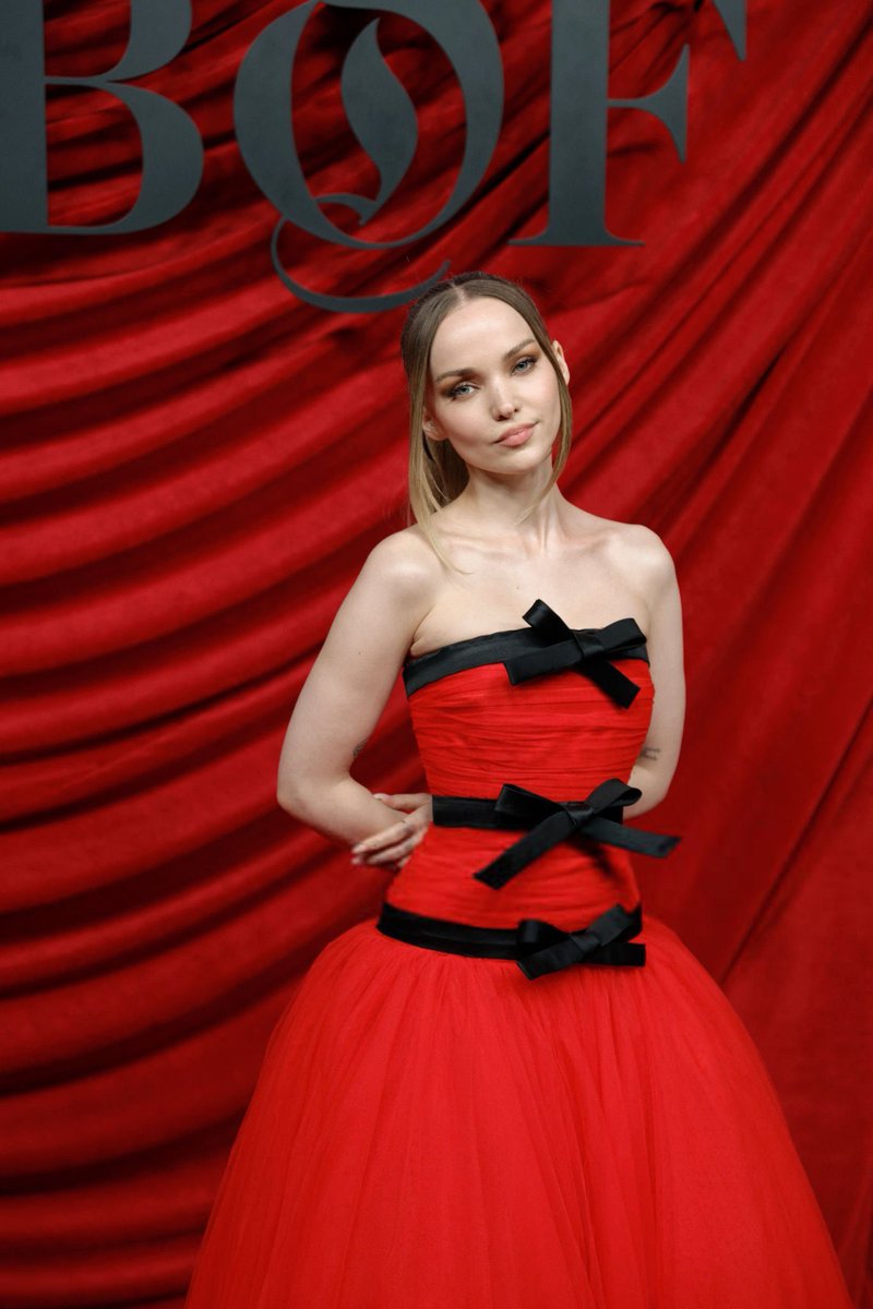 Serena ce soir, resplendissante au bal royal de la famille Carlisle !