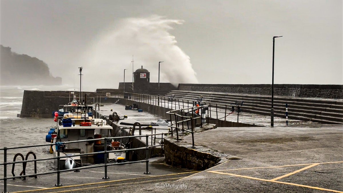 CY_Photography_'s tweet photo. Saundersfoot Harbour today. 

#StormHour 
#Saundersfoot 
#ThePhotoHour https://t.co/daQzQVWja9