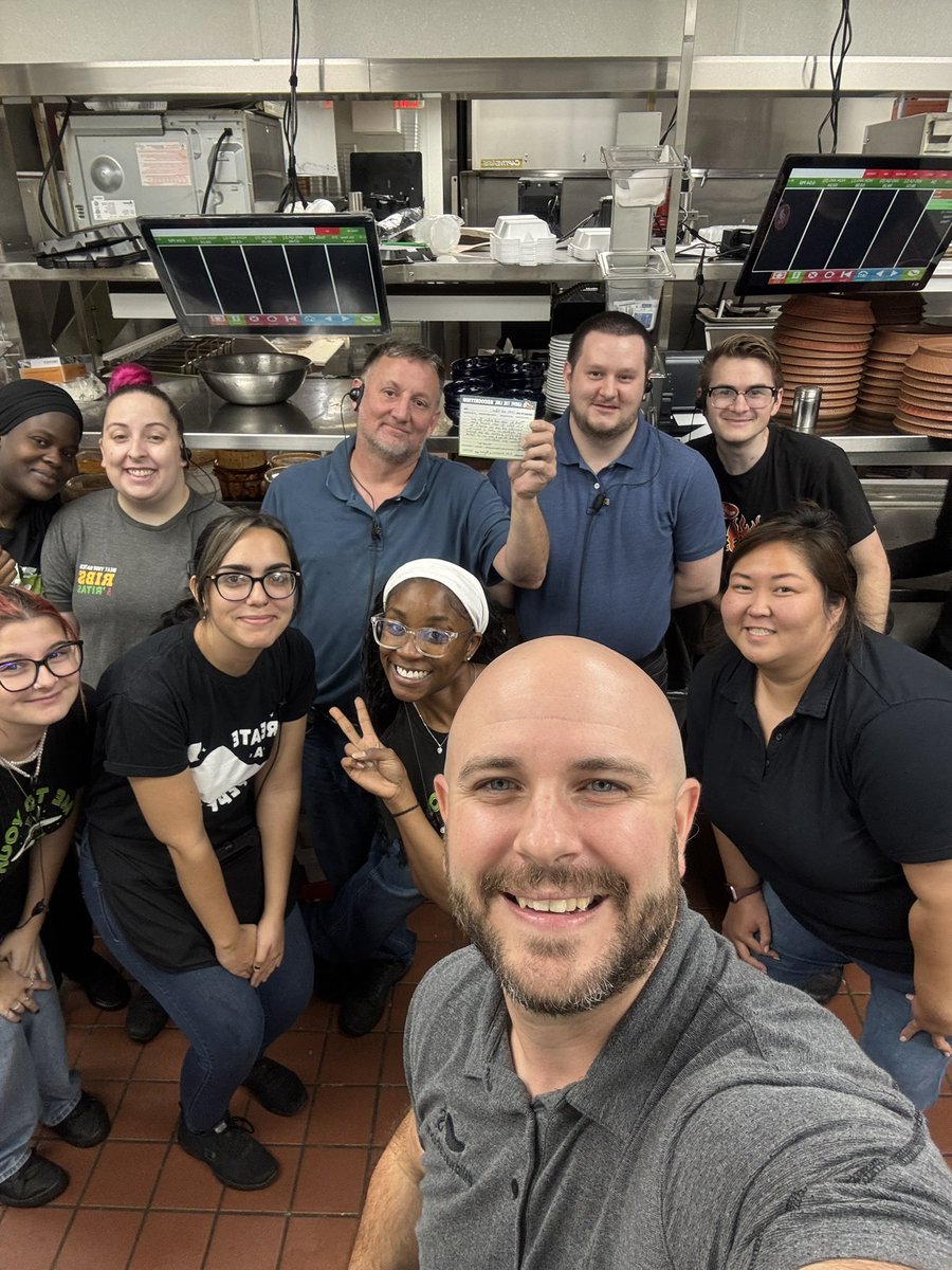 LukeFBrockman's tweet photo. Awesome visit today at Dekalb Chili’s! We went over systems, cleanliness, organization and what it means to live our purpose! Sky’s the limit for you all! Looking forward to what you can do! #chilispurpose #chilislove @GumpMike @AlannaKaihara @NicholasBPaxton @Chilis https://t.co/Y1rCqMOv8K