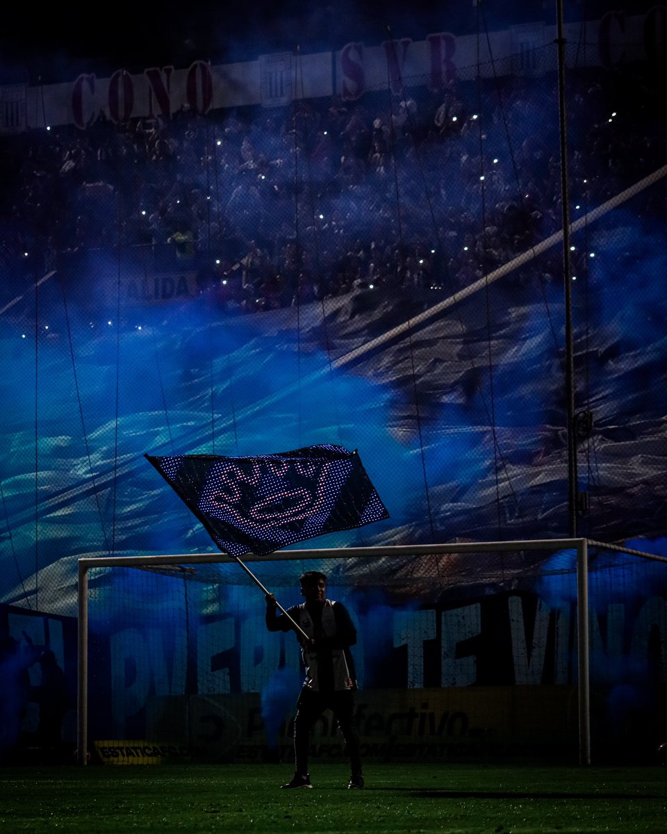 𝐘 𝐧𝐨 𝐡𝐚𝐲 𝐪𝐮𝐞 𝐞𝐬𝐭𝐚𝐫 𝐜𝐢𝐞𝐠𝐨 𝐩𝐚𝐫𝐚 𝐯𝐞𝐫 𝐪𝐮𝐞 𝐜𝐮𝐚𝐥𝐪𝐮𝐢𝐞𝐫𝐚 𝐪𝐮𝐢𝐞𝐫𝐞 𝐣𝐮𝐠𝐚𝐫 𝐚𝐜𝐚́. 

𝐏𝐞𝐫𝐨 𝐚𝐜𝐚́ 𝐧𝐨 𝐬𝐞 𝐣𝐮𝐞𝐠𝐚. 𝐀𝐜𝐚́ 𝐬𝐞 𝐥𝐮𝐜𝐡𝐚, 𝐬𝐞 𝐬𝐮𝐟𝐫𝐞 𝐲 𝐬𝐞 𝐩𝐞𝐥𝐞𝐚 𝐩𝐨𝐫 𝐞𝐬𝐭𝐨𝐬 𝐜𝐨𝐥𝐨𝐫𝐞𝐬. 👊🏽🔵⚪️

📸 <a href="/MisaelPS28/">Misael Perez ψ</a>