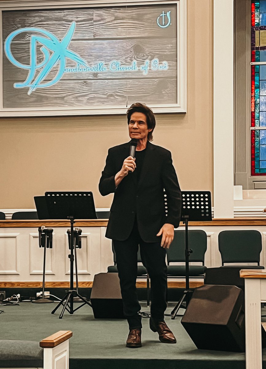 RealDavidCooper's tweet photo. It’s an honor to preach tonight at the Donalsonville Church Of God!

#mountparanchurch
#pastordavidcooper
#mpfamily https://t.co/QUb1aZ1rDg