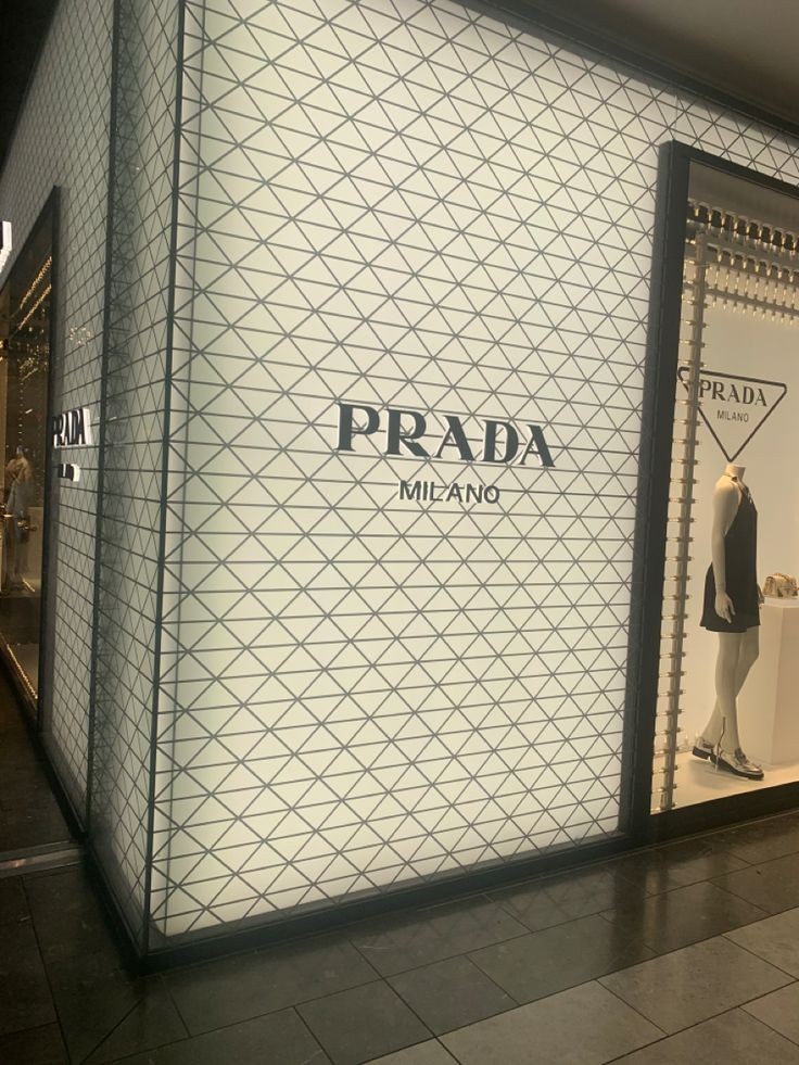 littlecloud055's tweet photo. 𝐈𝐍𝐒𝐓𝐀𝐆𝐑𝐀𝐌 𝐏𝐎𝐒𝐓.
 
      Y las sorpresas no paran, estamos de regreso en Prada Y estoy muy feliz con mi renovación de contrato.
#PRADATEAM
#PRADARP
               ↺ 𝟧 𝗌𝖾𝗀𝗎𝗇𝖽𝗈𝗌. 📍 Milán 
                 
                   ⌂        ⊞        ⌕     ♡ https://t.co/j1lSmsNgUV