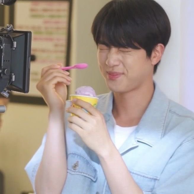 dailyjeIly's tweet image. &amp;gt;.&amp;lt;