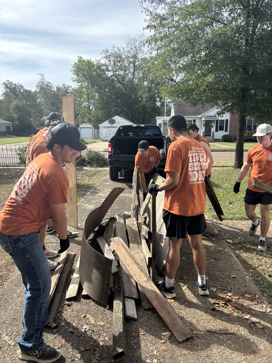 Tiger Serve Day ☑️

#RollTigs | #BringYourRoar 🐅