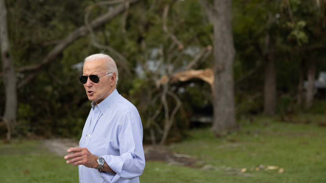 ChrisDJackson's tweet image. 🚨 THE TRUTH ABOUT PRESIDENT BIDEN'S HURRICANE RESPONSE

Republicans are pushing lies, but here's the facts: President Biden swiftly approved disaster aid for North Carolina after Hurricane Helene hit on September 25th, FOUR DAYS AGO, ensuring immediate help with housing,…