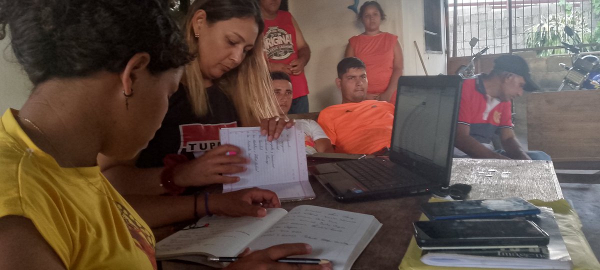portuguesamrt2's tweet photo. Estructura Mnpal de Ospino realiza reunión Organica con su Militancia. Hacen planificacion de actividades y abordaje a comunidades. Junto a @RobinsonGuzmann Resp. Regional de Comunicación.
 
@NicolasMaduro

#ElPartidoUnaEscuela https://t.co/saVGU8knzy