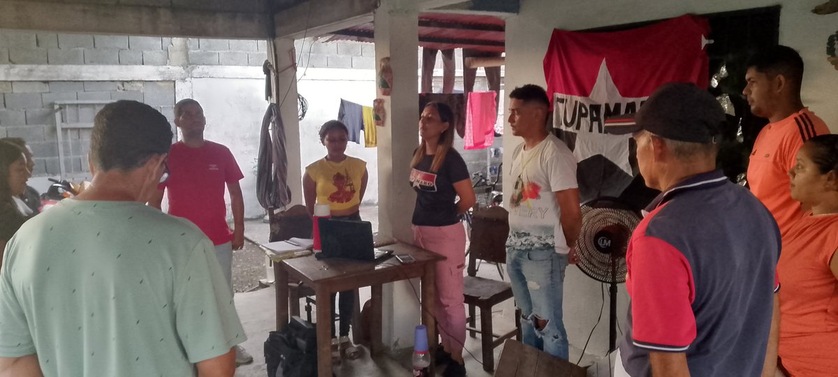 portuguesamrt2's tweet photo. Estructura Mnpal de Ospino realiza reunión Organica con su Militancia. Hacen planificacion de actividades y abordaje a comunidades. Junto a @RobinsonGuzmann Resp. Regional de Comunicación.
 
@NicolasMaduro

#ElPartidoUnaEscuela https://t.co/saVGU8knzy