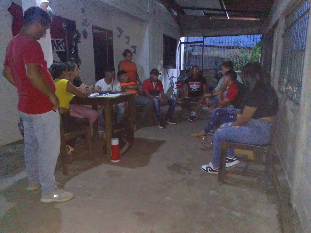 Estructura Mnpal de Ospino realiza reunión Organica con su Militancia. Hacen planificacion de actividades y abordaje a comunidades. Junto a <a href="/RobinsonGuzmann/">Robinson Guzmán MRT</a> Resp. Regional de Comunicación.
 
<a href="/NicolasMaduro/">Nicolás Maduro</a>

#ElPartidoUnaEscuela