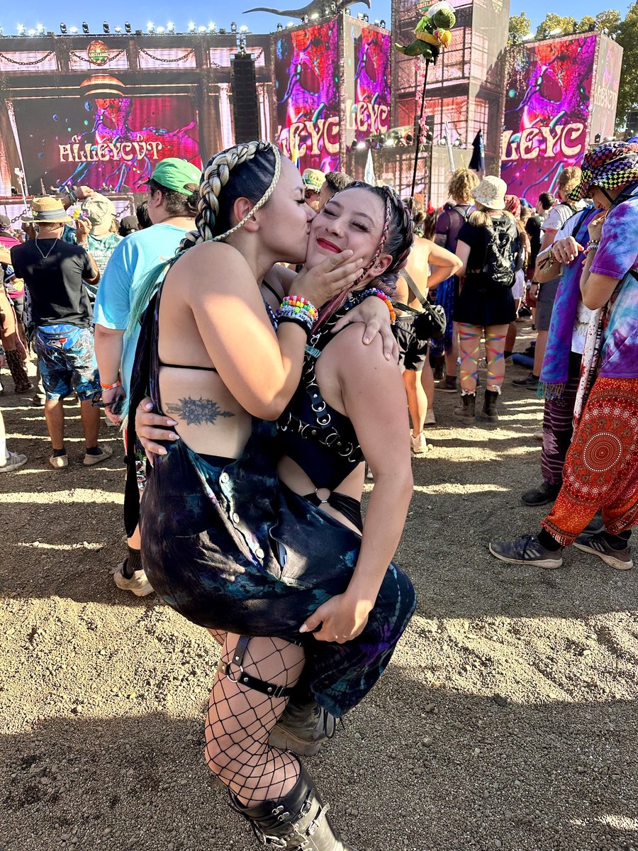 lill_kayy's tweet photo. Dubstep does indeed FUCK ⛓️‍💥🦖

I absolutely adore u girly <3 https://t.co/7YEQFlnGZM