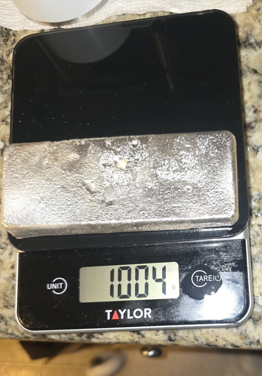 Finally got a big enough mold to pour a #silver kilo bar!!!
I've been backyard refining for a couple years now, and it's so rewarding when I do stuff like this