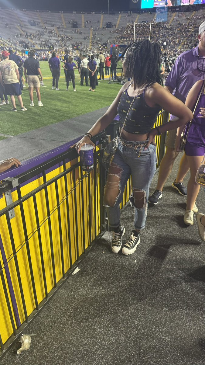staceeinc__'s tweet photo. Fall weekend, football Saturday 🍁🏈 https://t.co/hYrIFaaXIh