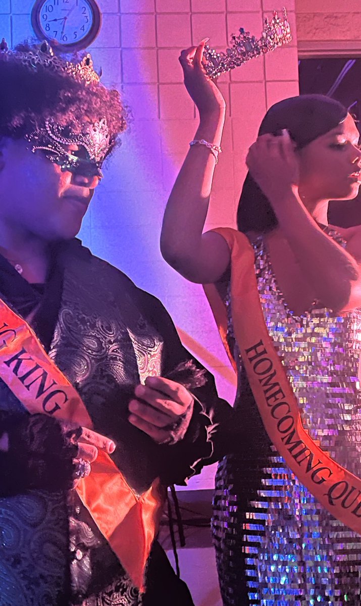 riahdelynnnn's tweet photo. my last hoco so much more fun love my class down #co25 #hocoqueen π«Άπ½ https://t.co/re2qkmoNEq