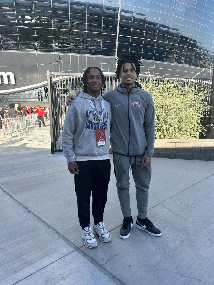 LarellParker's tweet photo. Thank you @Coach_Odom and @unlvfootball for the game day experience. Watched big bro @CoreyThompsonjr and the Rebels win over Fresno.🔴⚫️
#b13ssed #studentath13te
@mdcrusadersfb @rashard_cook @CoachCooperUNLV https://t.co/4wRFh9TSKm