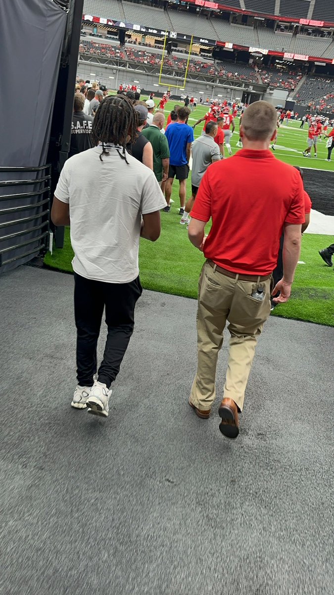 LarellParker's tweet photo. Thank you @Coach_Odom and @unlvfootball for the game day experience. Watched big bro @CoreyThompsonjr and the Rebels win over Fresno.🔴⚫️
#b13ssed #studentath13te
@mdcrusadersfb @rashard_cook @CoachCooperUNLV https://t.co/4wRFh9TSKm