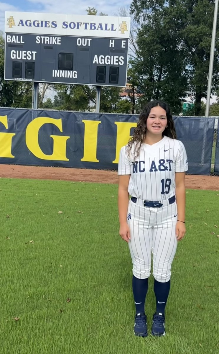 SoftballTdb's tweet photo. Thank you to Coach G @NCATSOFTBALL and @CoachA2320 for showing our @HannahHubbard25 around campus today. She loved it!! https://t.co/spBaYLLWnL