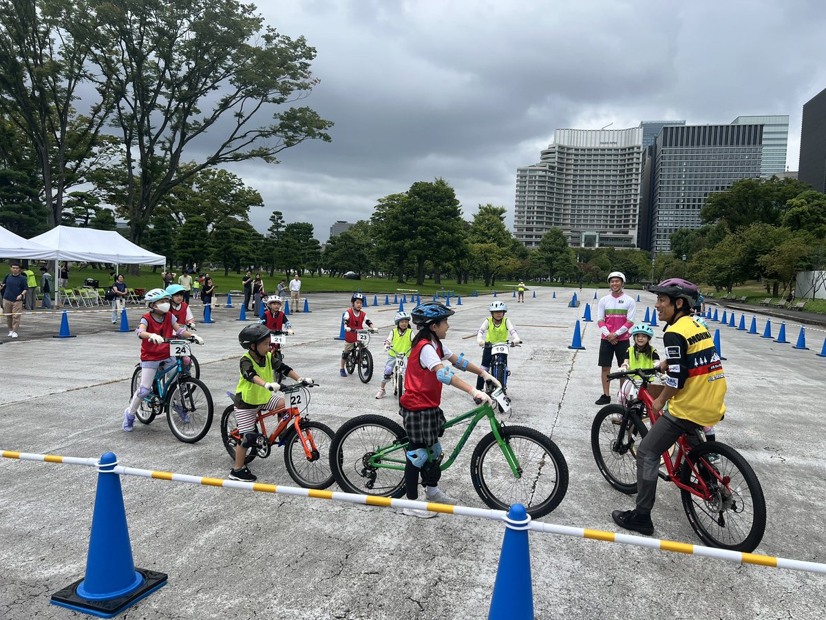 baa_news's tweet photo. BAA皇居外苑自転車教室ご参加ありがとうございました。第11回10月27日の募集開始は10月7日午前10:00頃の予定です^_^
https://t.co/iLrprvMpPA
#自転車協会 #BAA #SBAA #自転車 #自転車店 #サイクルショップ #自転車活用推進 #サイクリスト #自転車デビュー #皇居外苑 #自転車教室 #子ども #無料 https://t.co/Zwt3LzAR3y