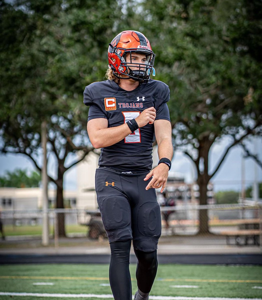 Hunter DeNote (@hunter_denote) on Twitter photo 🚨PLAYER SPOTLIGHT🚨
2026 3-star Lely High School (FL) QB Carter Quinn (<a href="/Carter1Qb/">Carter Quinn 3 ⭐️ 2026</a>) with a stellar performance last Friday night against Barron Collier!
Stat Line:
14/21 304 yards 4 TDS
2 carries 71 yards TD
Film: hudl.com/video/3/180810…
<a href="/JalanSowell/">JALAN SOWELL (J1)</a> <a href="/ONEWAYINC1/">ONEWAY INCORPORATED</a> <a href="/HHrecruits/">Head Hunters Recruiting</a> 🚨PLAYER SPOTLIGHT🚨
2026 3-star Lely High School (FL) QB Carter Quinn (<a href="/Carter1Qb/">Carter Quinn 3 ⭐️ 2026</a>) with a stellar performance last Friday night against Barron Collier!
Stat Line:
14/21 304 yards 4 TDS
2 carries 71 yards TD
Film: hudl.com/video/3/180810…
<a href="/JalanSowell/">JALAN SOWELL (J1)</a> <a href="/ONEWAYINC1/">ONEWAY INCORPORATED</a> <a href="/HHrecruits/">Head Hunters Recruiting</a>
