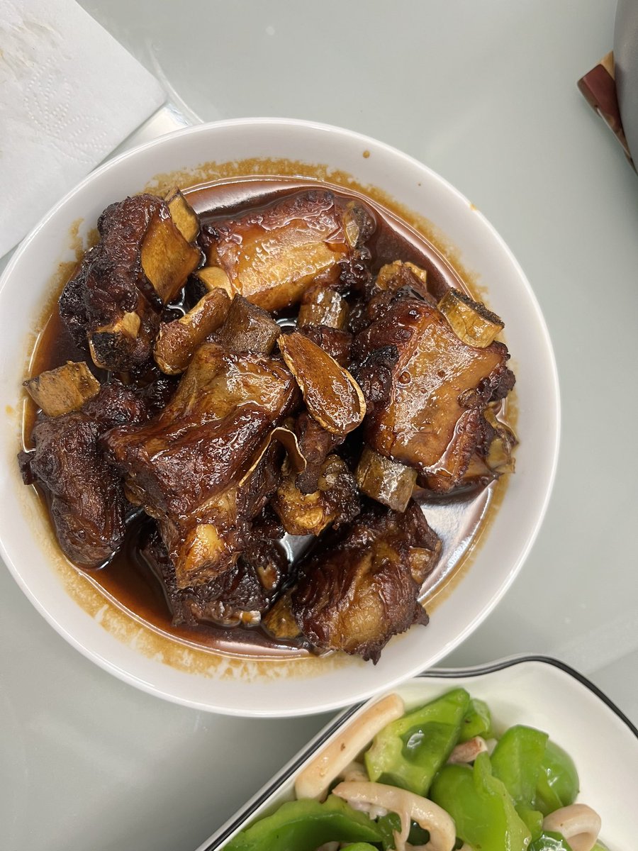 7xiaoxin's tweet image. 糖醋排骨，白灼虾，甜椒炒鱿鱼！小露一手，昨天中午的红烧鱼，青椒肉丝忘记拍了🧐🧐🧐