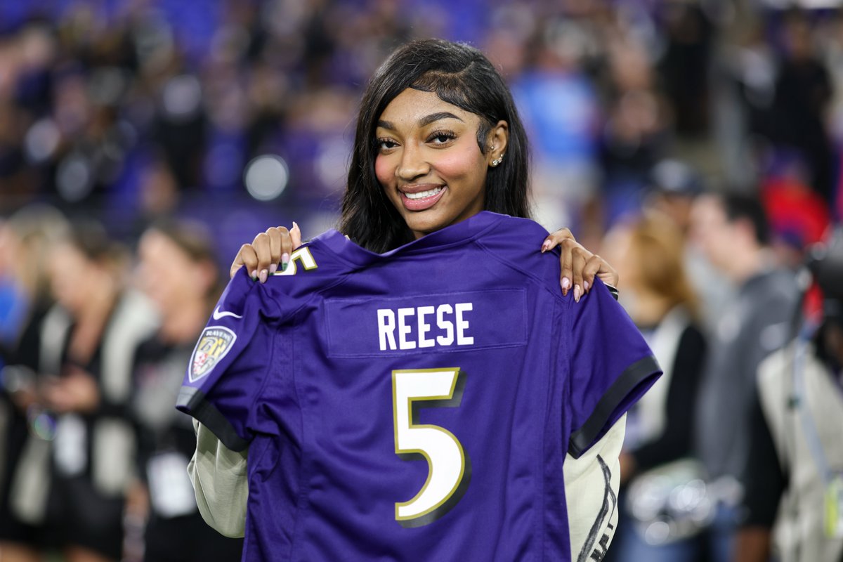 Baltimore native <a href="/Reese10Angel/">Angel Reese</a> is in the house for Sunday Night Football 💜