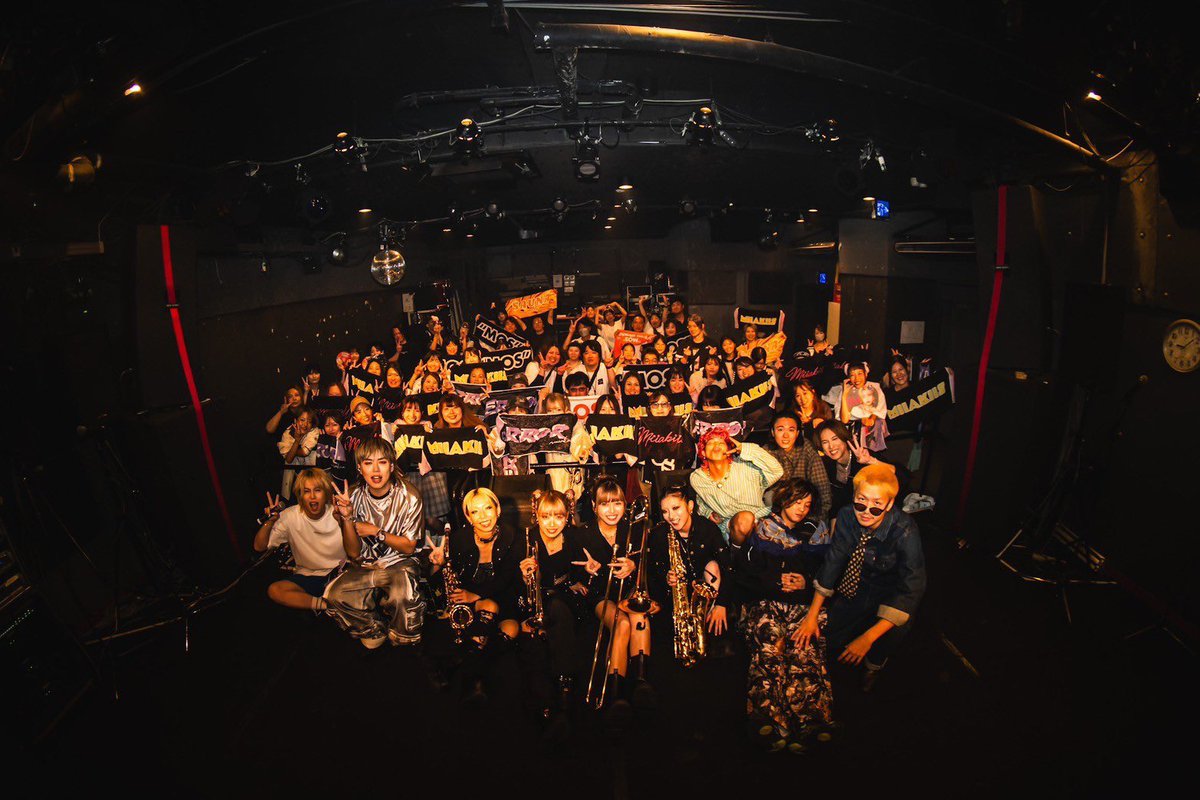 Shiyaa_28's tweet photo. 928(土)Catch The Groove Feel The Vibes in仙台enn 2nd初参戦で緊張した！！
お土産のりんごジュースが好評で良かったです♡
ラーメンも食べてね🍜
特典会でMiiakiisメンバー3人とも話せて、駅でチルさんに会えたし、MOSの虜にもなった🥰
駅でチルさんに会えたのに緊張しすぎて握手出来なかった… https://t.co/vWhf8cS8zV