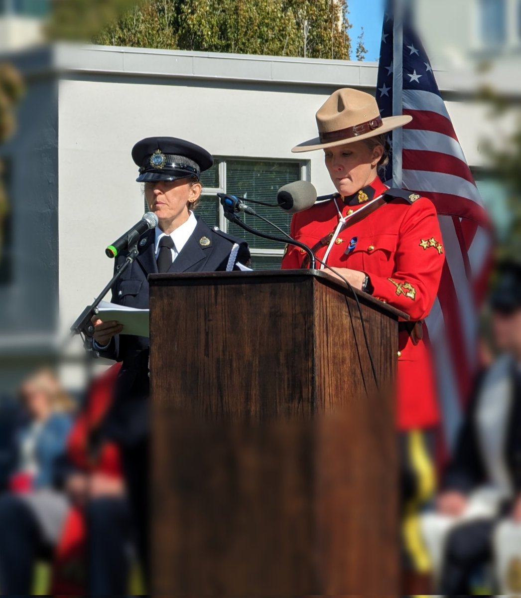 BCLEMemorial's tweet photo. The #HonourRoll Readers were DetCst Sarah HANNAH @nelsoncitypd and Cpl Kristy POWELL @RidgeRCMP. This year they read 133 names of the #Fallen.
#TooManyNames #NeverForget #BCLEM π€ππ€ https://t.co/e1a29p3Hkp