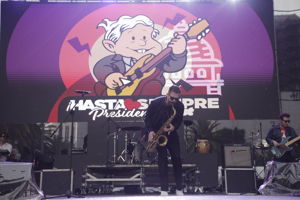 OnceNoticiasTV's tweet image. #Galería | Miles de personas se dieron cita en el Monumento a la Revolución para disfrutar el festival "¡Hasta Siempre Presidente! Fest", que despide el sexenio de #AMLO con música y lucha libre 

📸 |  @HSpresidente_

#OnceNoticias