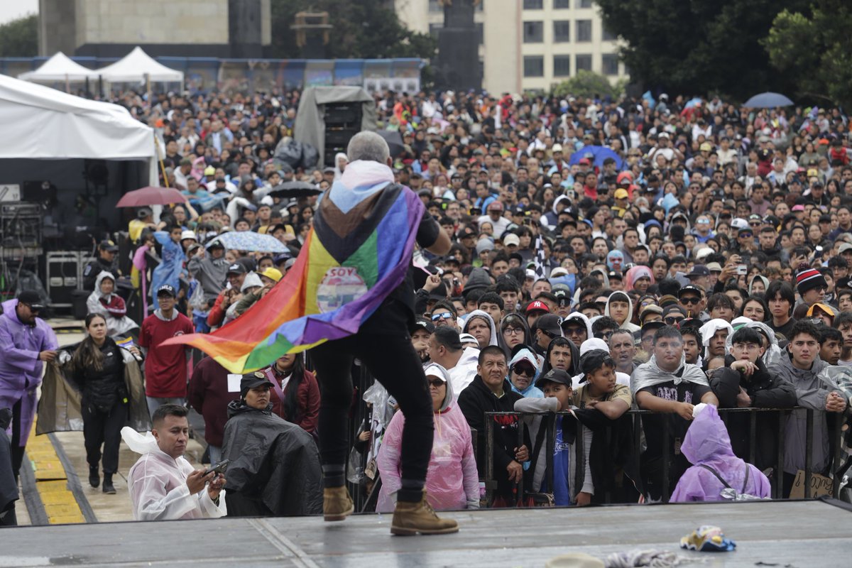 OnceNoticiasTV's tweet image. #Galería | Miles de personas se dieron cita en el Monumento a la Revolución para disfrutar el festival "¡Hasta Siempre Presidente! Fest", que despide el sexenio de #AMLO con música y lucha libre 

📸 |  @HSpresidente_

#OnceNoticias