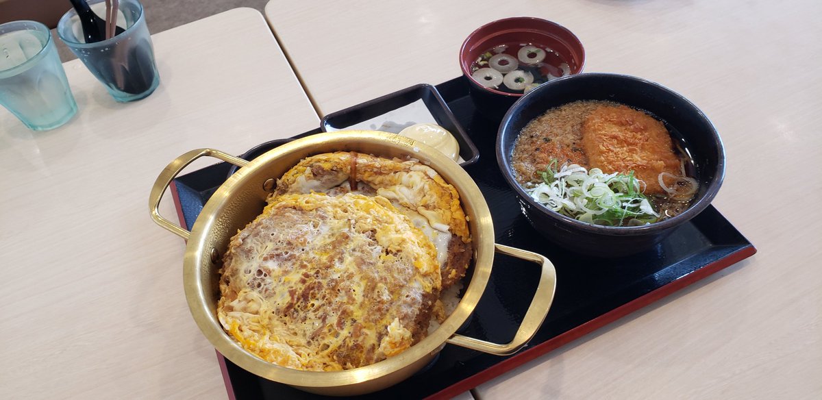 discoDJdmx's tweet photo. へぃ。今日！8時に？ゆで太郎。鍋カツ丼。ミニコロッケそば。1760円。ガッツリ！ぱねっす。デカ盛り最高だっち。
#ゆで太郎
#まっちゃんが行く https://t.co/jMtAZT9ziQ