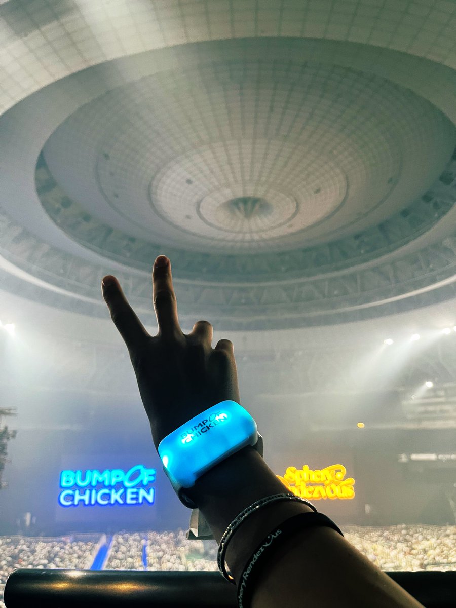 BUMP22989106's tweet photo. 頭の中は片付かないまま、ここから伸びた時間の上を歩くよ。
すべて超えて会いに行くよ。

#SpheryRendezvous 
#BUMPOFCHICKEN https://t.co/0ZluMA0Oqf