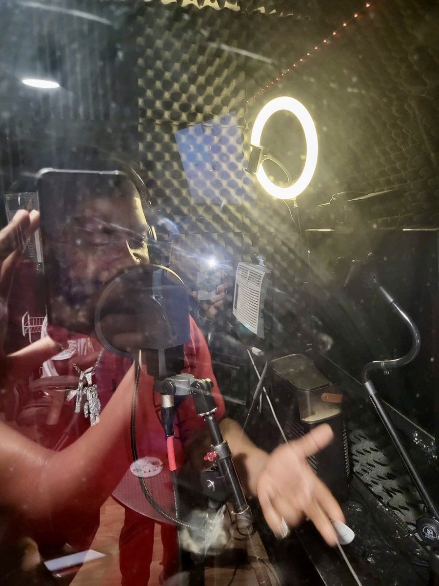 bcbigclay's tweet image. MK&amp;amp;M5 Management LLC Cookin up in the Lab 🔥 🎶 🎧 🎙️ told y’all a lot of new music otw 💯💯💪🏾💰 we takin over the world 🌍 🚀🌊📺🐐 #trending #music #studiobound #inthelab #OlympiacosFC 

youtube.com/@bcbigclay?si=…