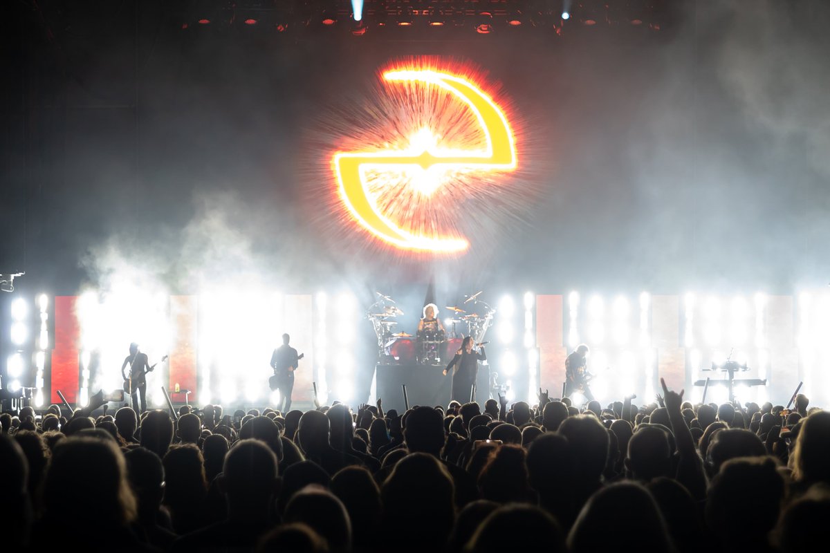 evanescence's tweet image. Incredibly powerful night in Michigan with @Halestorm, @OfficialITM, and @evaunderfire! We MUST make that lineup happen again. Thank you all for coming out, and cheers to all our friends for helping create such a magical night!

@SoaringEagle777 

📷 John Reasoner