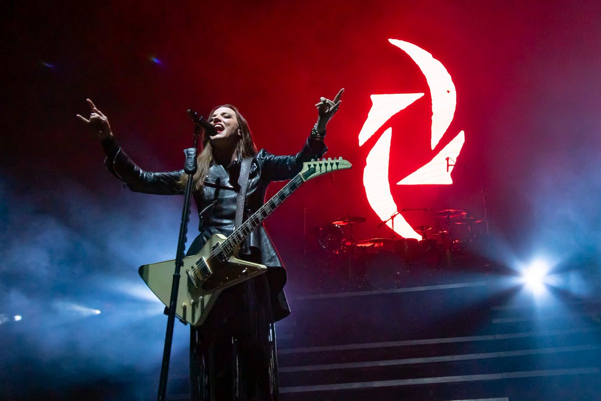 evanescence's tweet image. Incredibly powerful night in Michigan with @Halestorm, @OfficialITM, and @evaunderfire! We MUST make that lineup happen again. Thank you all for coming out, and cheers to all our friends for helping create such a magical night!

@SoaringEagle777 

📷 John Reasoner