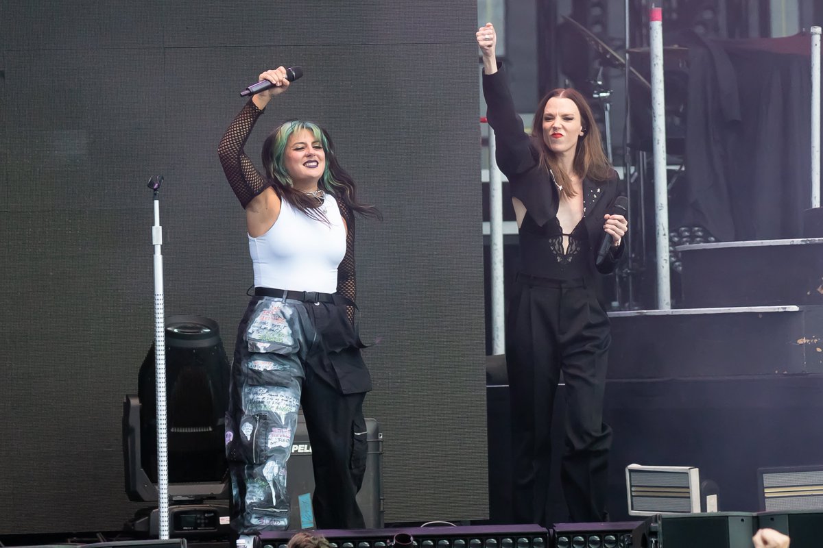 evanescence's tweet image. Incredibly powerful night in Michigan with @Halestorm, @OfficialITM, and @evaunderfire! We MUST make that lineup happen again. Thank you all for coming out, and cheers to all our friends for helping create such a magical night!

@SoaringEagle777 

📷 John Reasoner