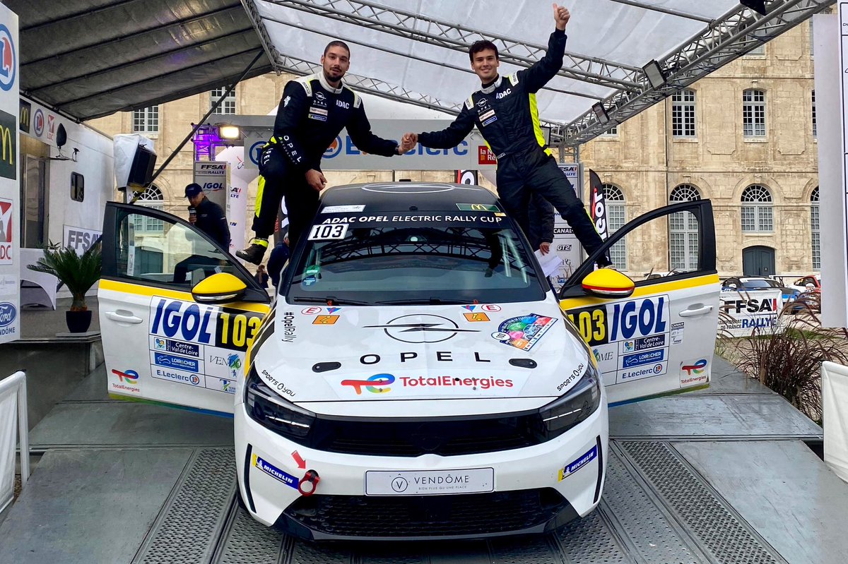 🍾 Primer triunfo en la ADAC Opel Electric Rally Cup de Sito Español 🤝 <a href="/Danirr_rivera/">DANI</a>, que han dominado de principio a fin el Rallye Coeur de France 🇫🇷, rozando el pleno de scratch con el @Opel_Spain Corsa e-Rally de <a href="/Sports_and_You/">Sports&You</a>.