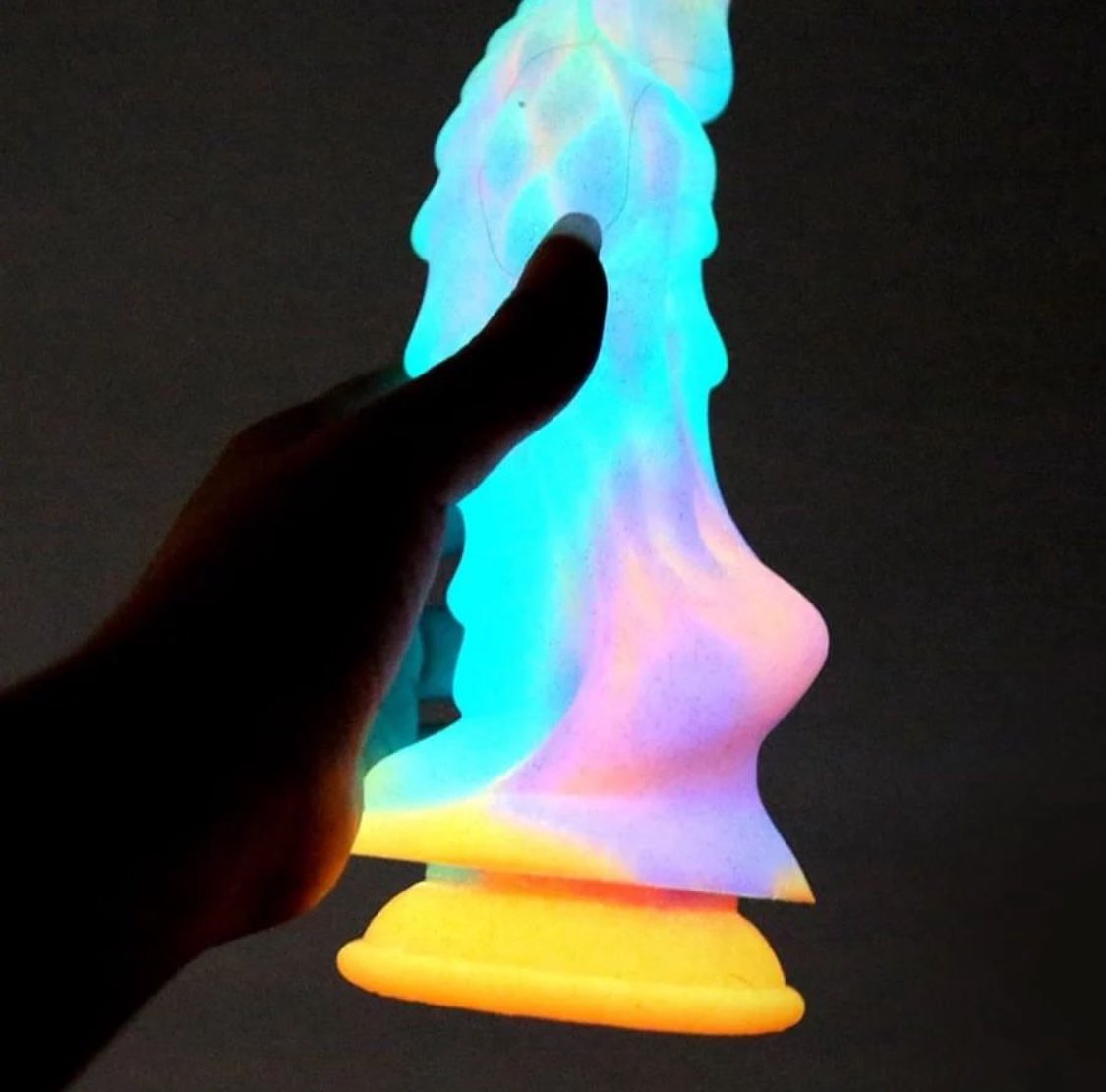 rojocherry1's tweet photo. Dragón Avatar Glow 🔮
- Brilla en la oscuridad (cárgalo con luz negra)
- Hecho de silicona médica
- Suave y cómodo
- Cuenta con una potente ventosa.
- LIBRE DE LÁTEX 
De $1600 a $999

https://t.co/ZPs9GIRy2G

 #dildo #glowinthedark #rojocherryy #placer #sextoyshop https://t.co/RQ9c3lvlx4