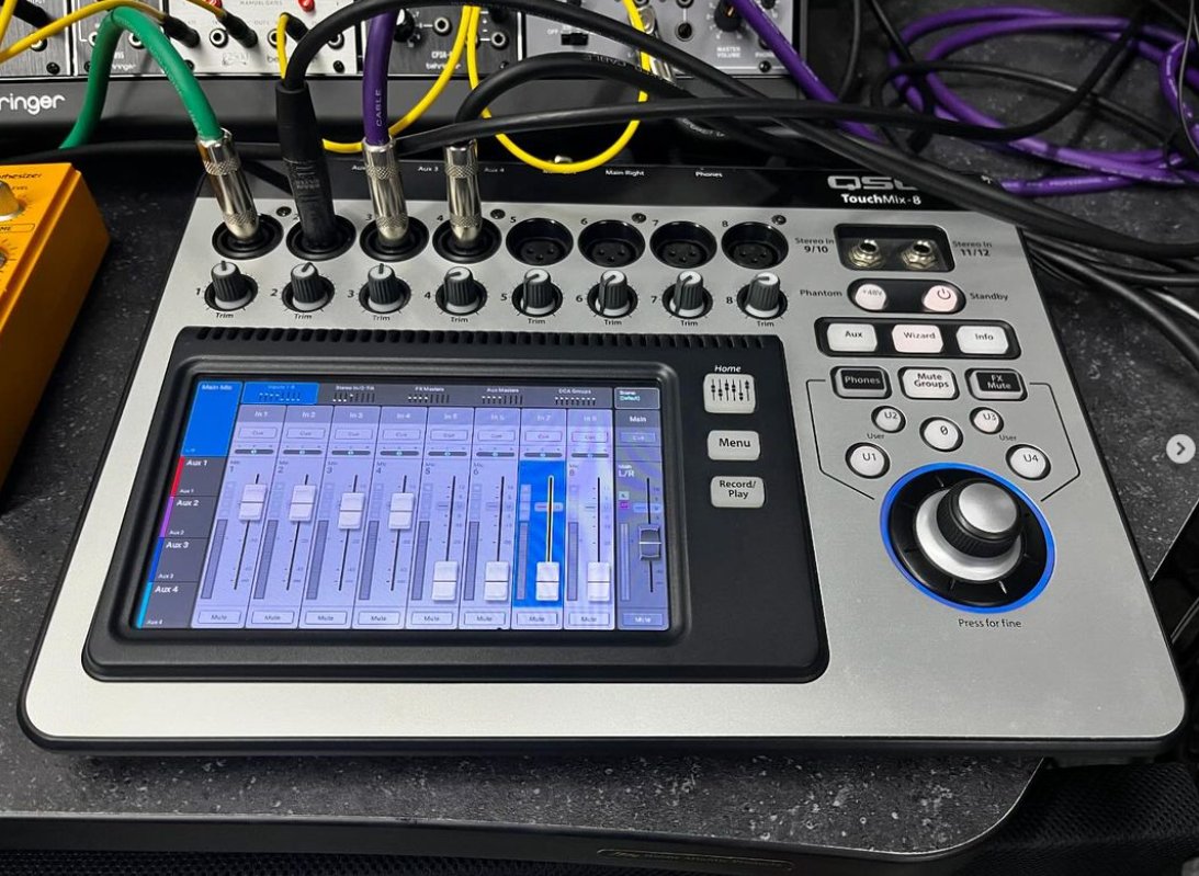 QSC TouchMix-16 デジタルミキサー