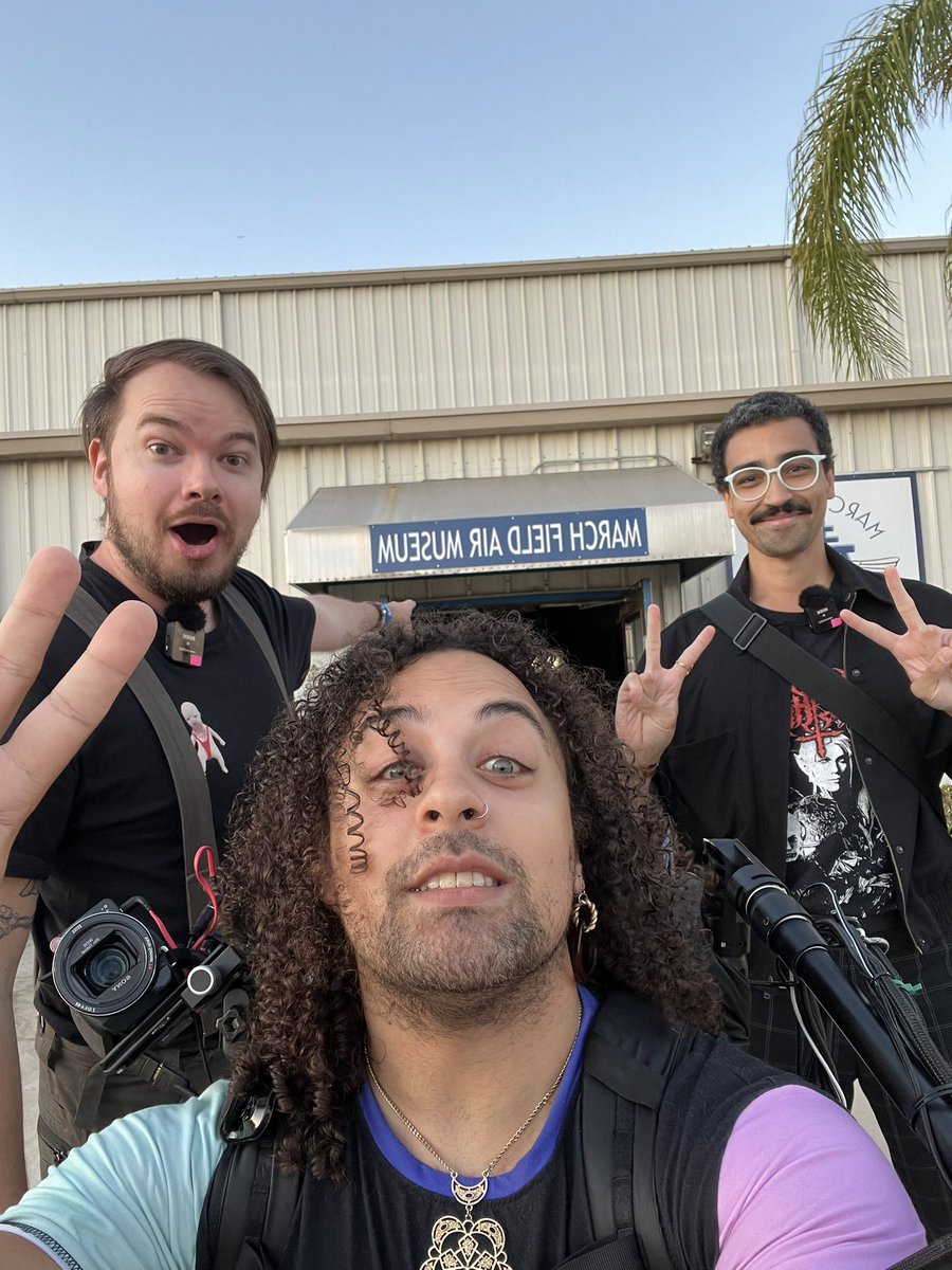 xdetune's tweet photo. LIVE FROM INSIDE A HAUNTED AIRFIELD 

GET IN HERE PARANORMAL DETOUR IS A GOOOOOO

https://t.co/QWlO6xsU9a https://t.co/8isDCXrGxN