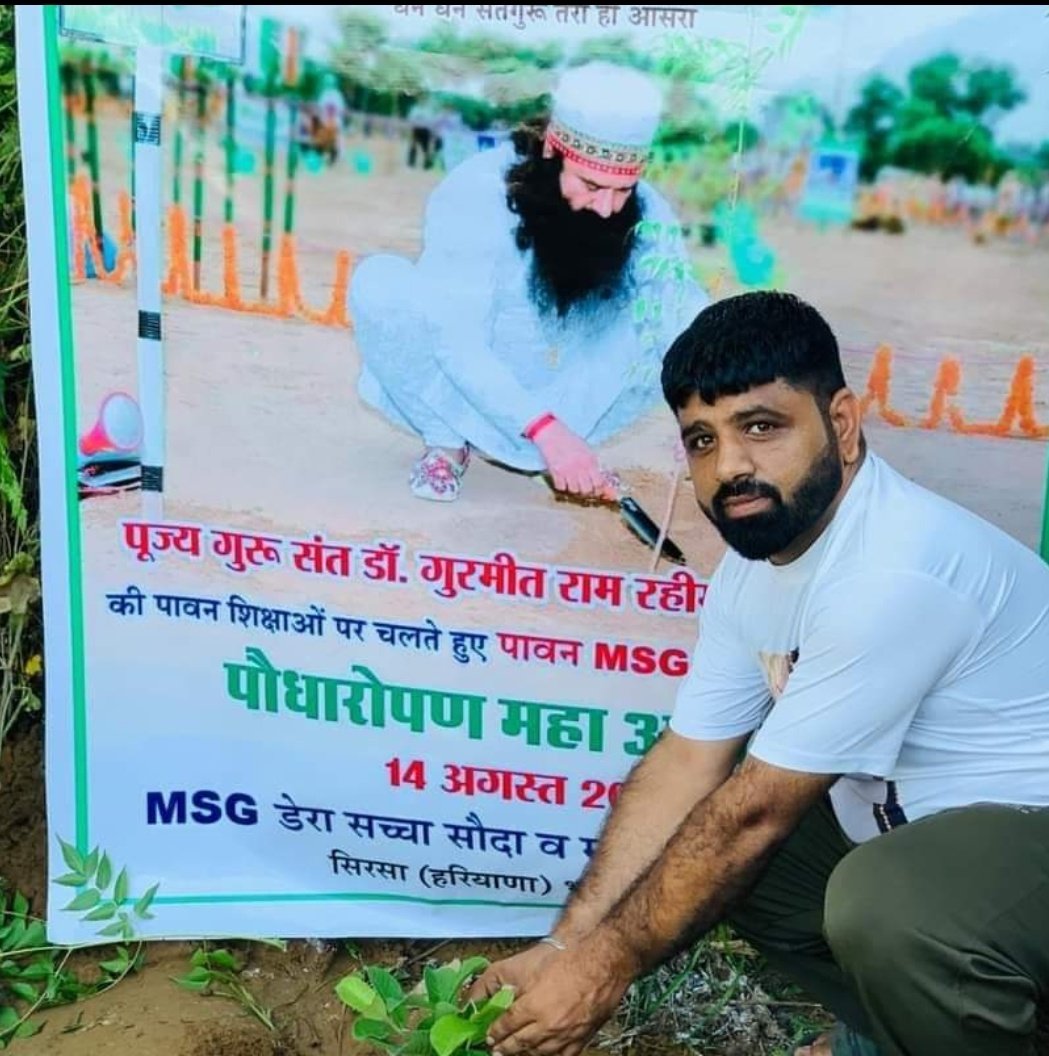 aman50037's tweet photo. Plant trees,make the environment healthy.Under the guidance of Saint Dr MSG,crores of people celebrate their special days by planting trees.Dera Sacha Sauda has planted more than 17crore trees which have given new life to environment.#GrowGreen 
#MondayMotivation @DSSNewsUpdates https://t.co/TidVJf3Xah
