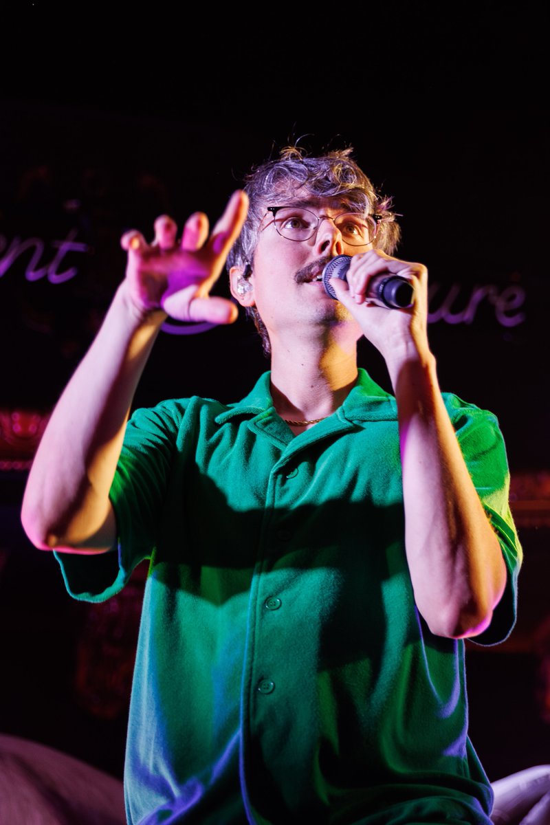 rlim_photo's tweet photo. I still go to shows, I swear. Glad that @joywave could be my first one back in 8 months! For @livefromthepitt https://t.co/QvoTadIntH