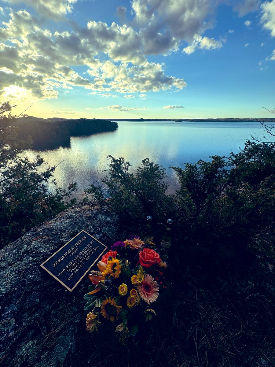 MuskokaCoach18's tweet photo. JRD still dishing out the beauty sunsets for us on what will always be his day
23 yrs and 8400 days...  Gone now for as long as he was here…never forgotten and still always just a thought away 
#brothersforever #jrdrip #muskoka https://t.co/o5mcLz18PJ