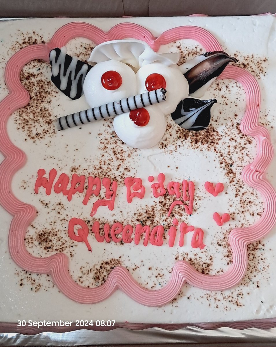 Qu3en_Bakery's tweet photo. Barakallah fii umrik fii rizki fii ilmi fi dunya wal akhirat
Happy birthday dede Queen 🥳🩷 https://t.co/SPo5J0fOhz